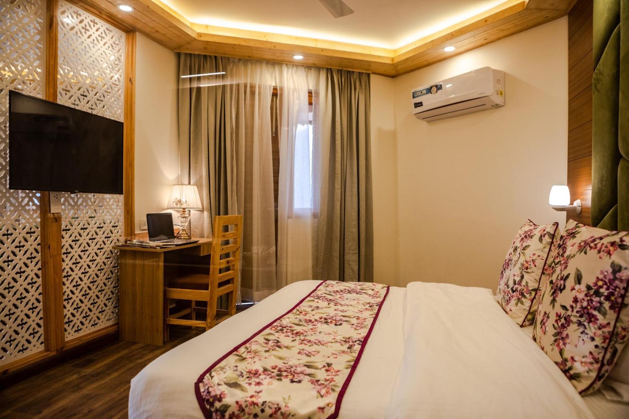 Anand Vardhan Resorts Manāli Quarto foto